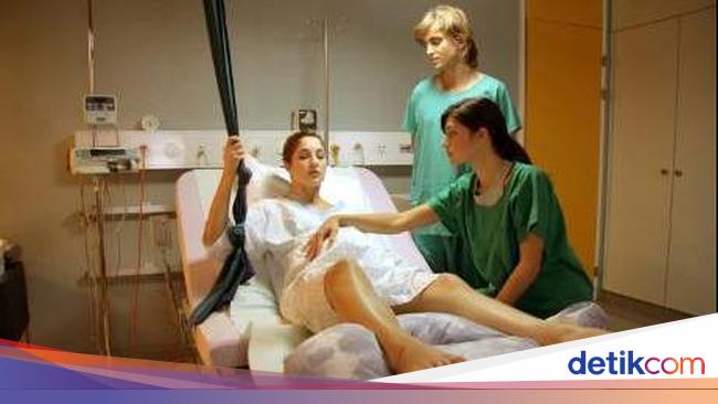 Detail Foto Ibu Melahirkan Bayi Secara Normal Nomer 47