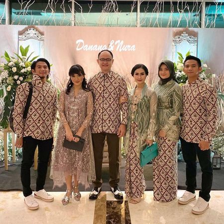 Detail Foto Iis Dahlia Dan Keluarga Nomer 36