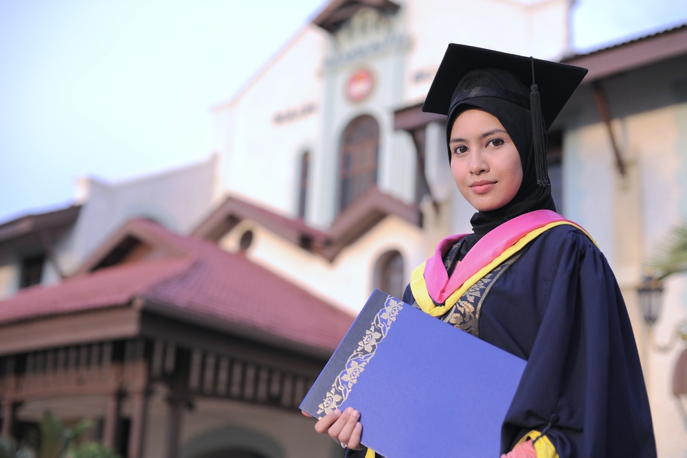 Detail Foto Ijazah Wisuda Berhijab Nomer 13