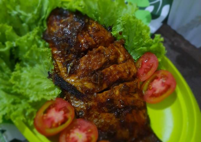 Detail Foto Ikan Bakar Gurame Nomer 38