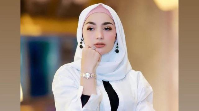 Detail Foto Imel Putri Cahyati Dan Suaminya Nomer 18