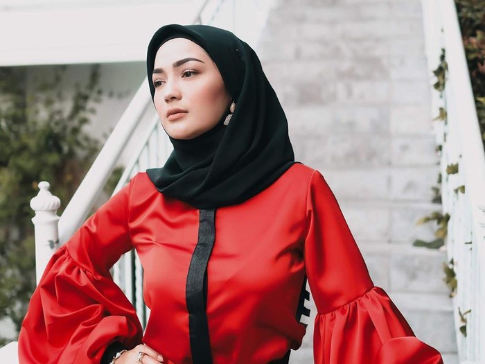 Detail Foto Imel Putri Cahyati Dan Suaminya Nomer 32