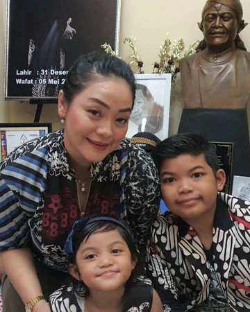 Detail Foto Istri Dan Anak Didi Kempot Nomer 7