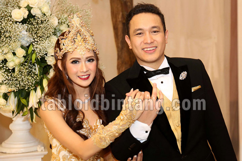 Detail Foto Istri Gilang Dirga Nomer 32