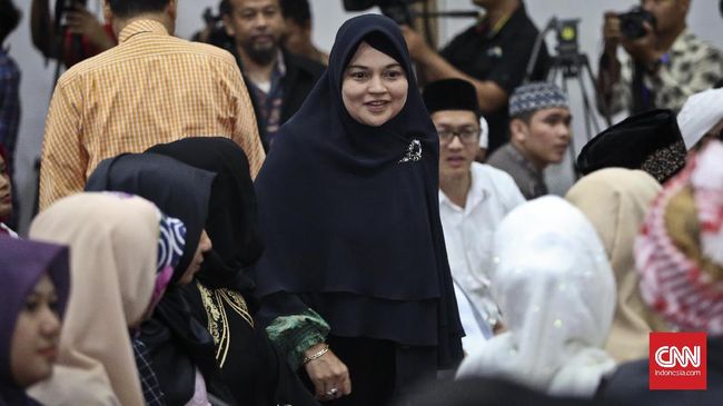 Detail Foto Istri Habib Rizieq Nomer 25