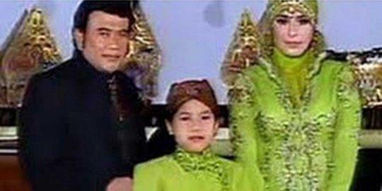 Detail Foto Istri Rhoma Irama Nomer 16