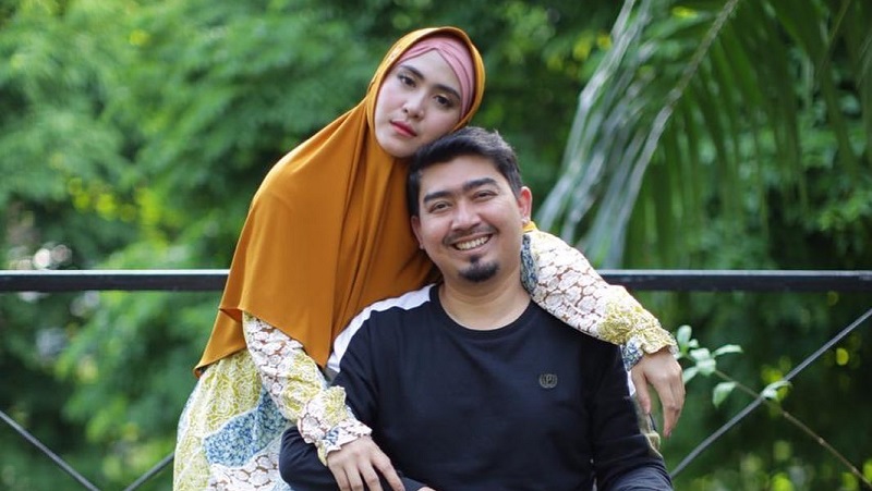 Detail Foto Istri Ustadz Adi Hidayat Nomer 33