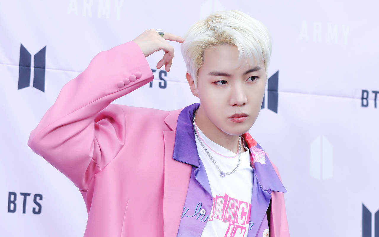 Detail Foto J Hope Bts Terbaru Nomer 24