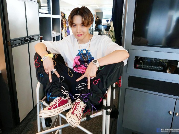 Detail Foto J Hope Bts Terbaru Nomer 30