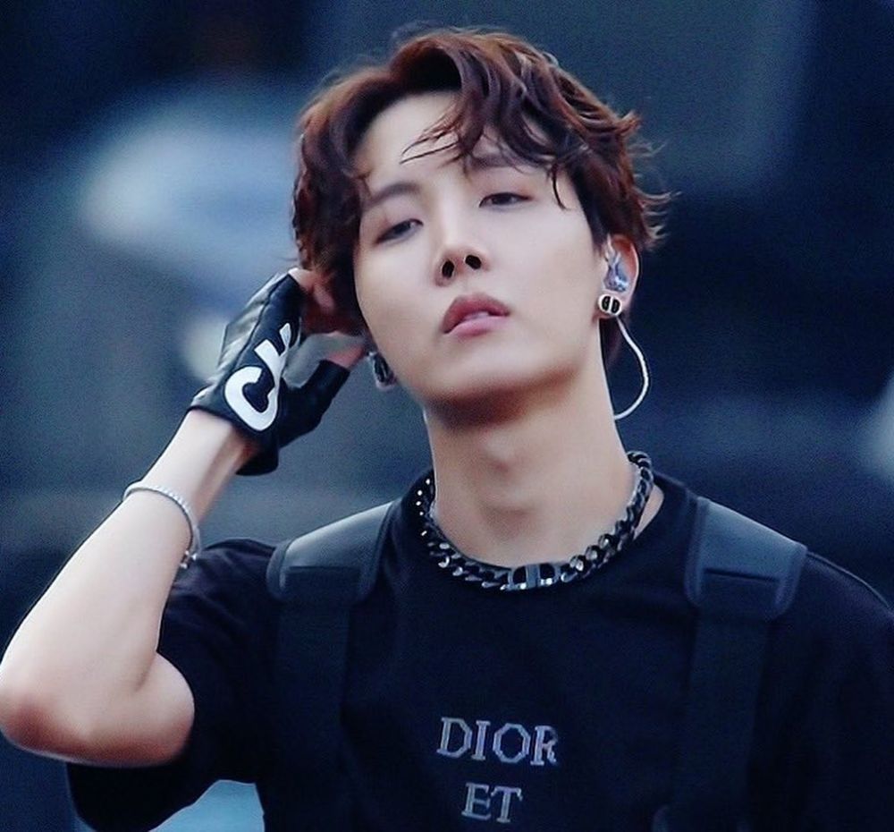 Detail Foto J Hope Bts Terbaru Nomer 43
