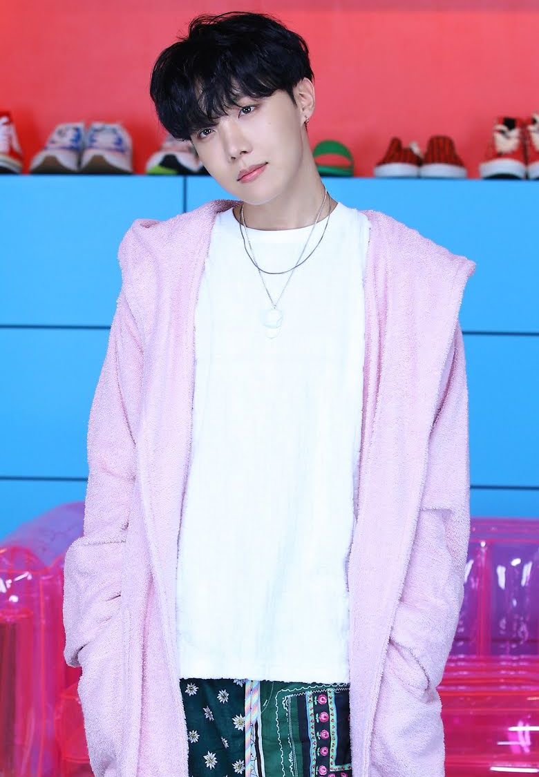 Detail Foto J Hope Bts Terbaru Nomer 9