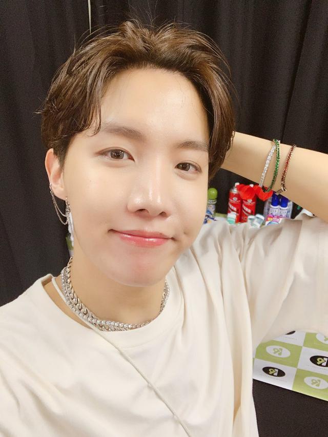 Detail Foto J Hope Ulang Tahun Nomer 40