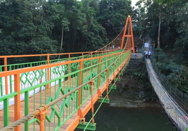 Detail Foto Jembatan Gantung Nomer 17