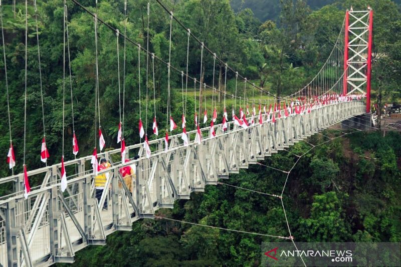 Detail Foto Jembatan Gantung Nomer 37