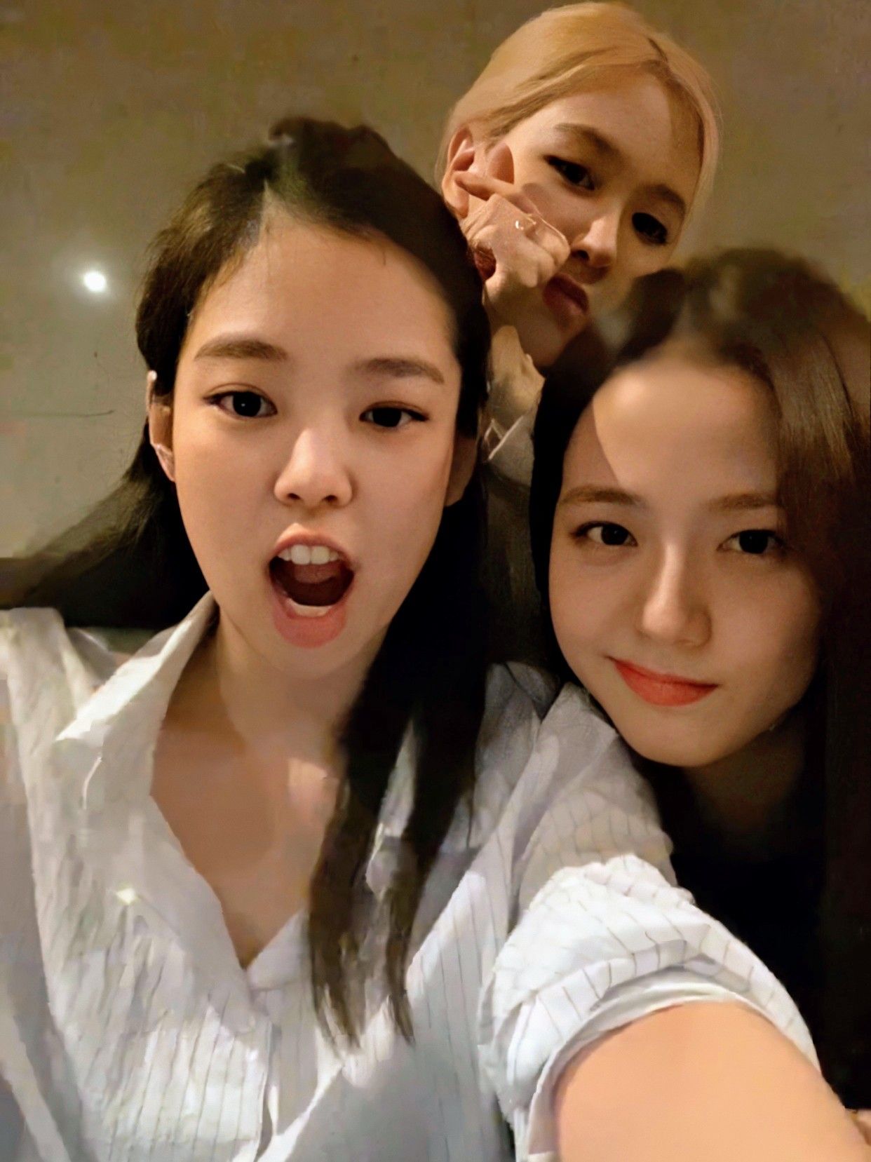 Detail Foto Jennie Dan Jisoo Nomer 5