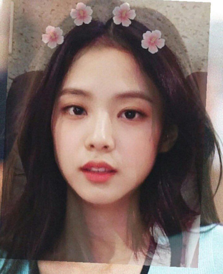 Detail Foto Jennie Dan Jisoo Nomer 44