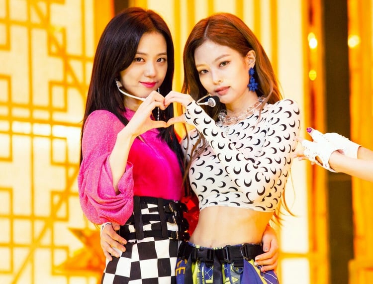 Detail Foto Jennie Dan Jisoo Nomer 8