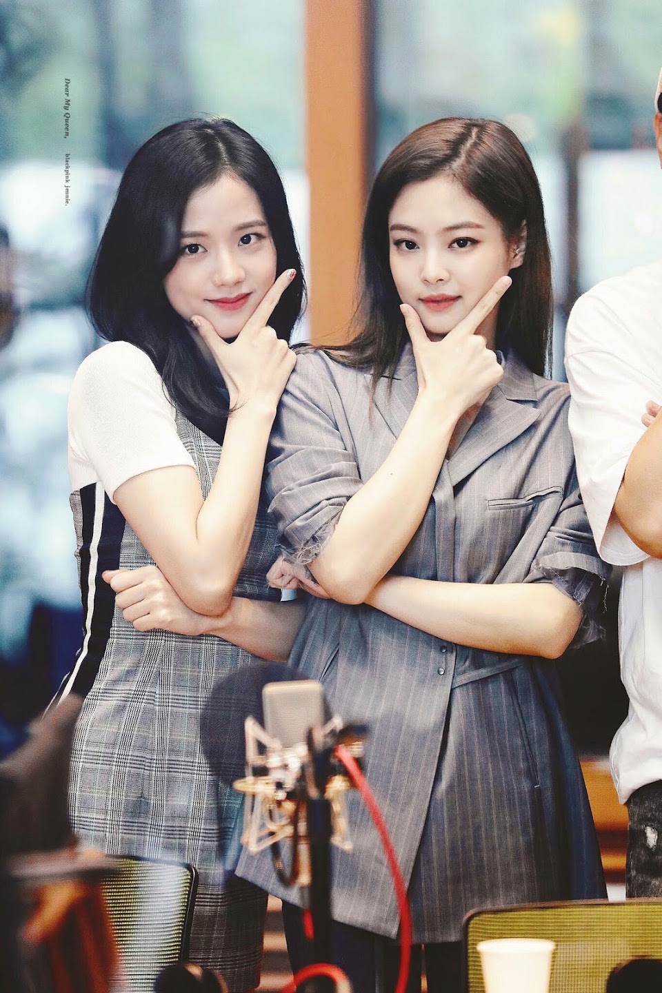 Detail Foto Jennie Dan Jisoo Nomer 10