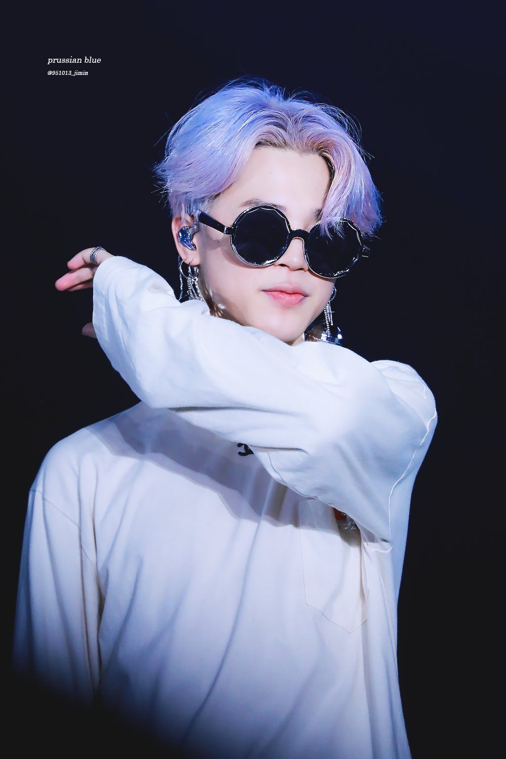 Detail Foto Jimin Bts Pakai Kacamata Nomer 10