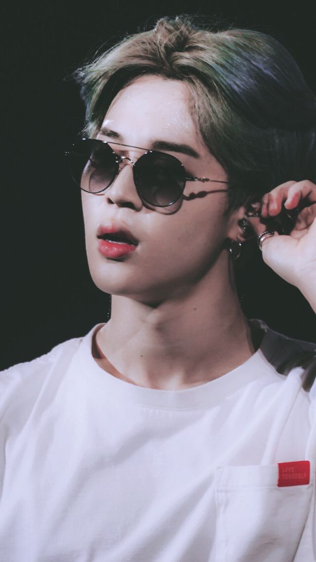 Detail Foto Jimin Bts Pakai Kacamata Nomer 19