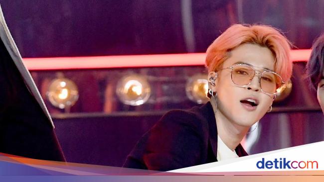 Detail Foto Jimin Bts Pakai Kacamata Nomer 20