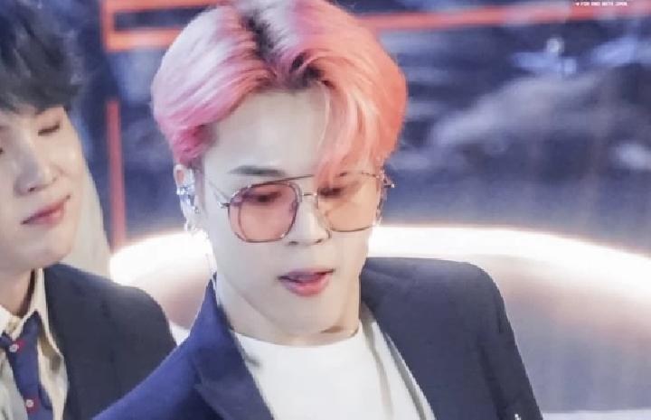 Detail Foto Jimin Bts Pakai Kacamata Nomer 4