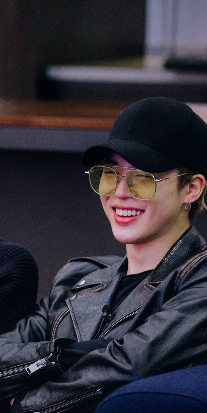 Detail Foto Jimin Bts Pakai Kacamata Nomer 33