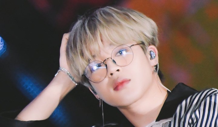 Detail Foto Jimin Bts Pakai Kacamata Nomer 34