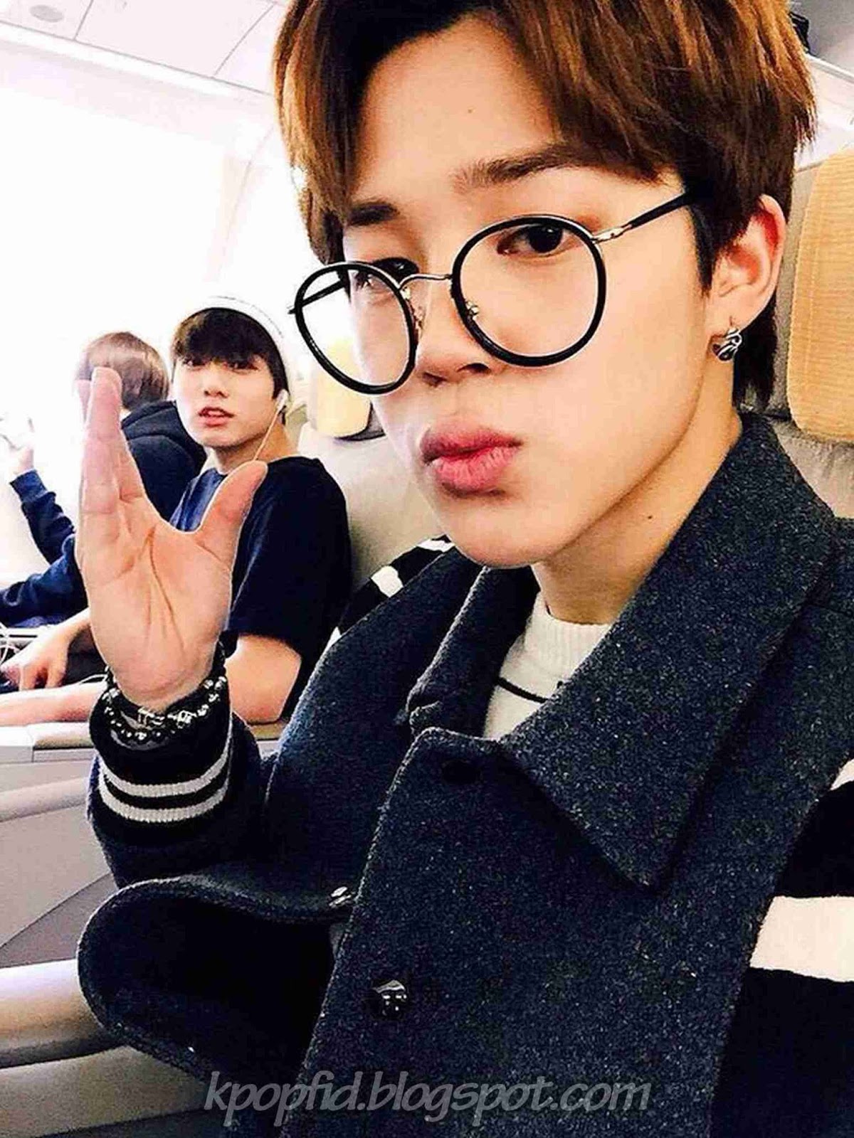 Detail Foto Jimin Bts Pakai Kacamata Nomer 42