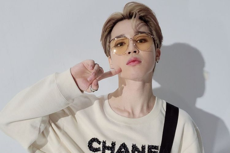 Detail Foto Jimin Bts Pakai Kacamata Nomer 43