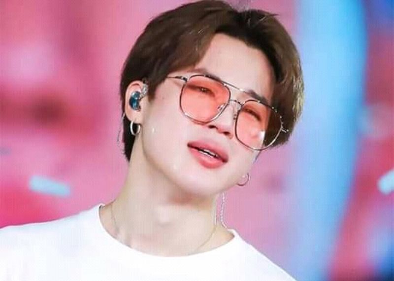 Detail Foto Jimin Bts Pakai Kacamata Nomer 45
