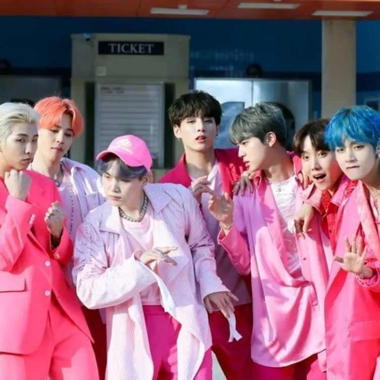 Detail Foto Jin Bts Boy With Luv Nomer 26