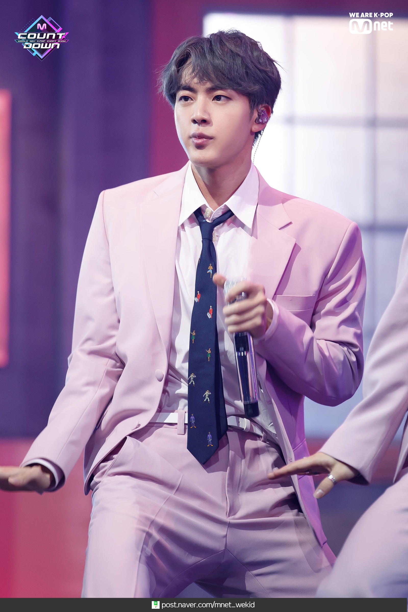 Detail Foto Jin Bts Boy With Luv Nomer 31