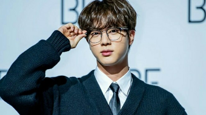 Detail Foto Jin Bts Pakai Kacamata Nomer 35