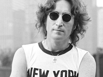 Detail Foto John Lennon Nomer 5