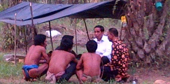 Detail Foto Jokowi Dengan Suku Anak Dalam Nomer 47