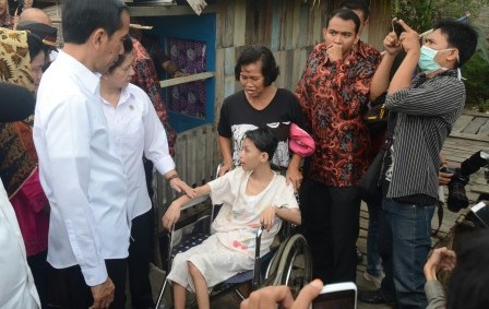 Detail Foto Jokowi Suku Anak Dalam Nomer 45