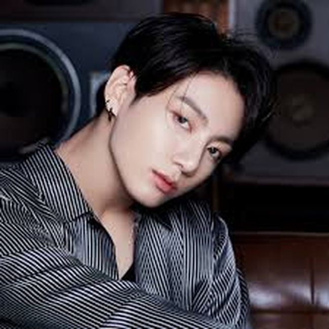 Detail Foto Jungkook Bts Pakai Kacamata Nomer 26