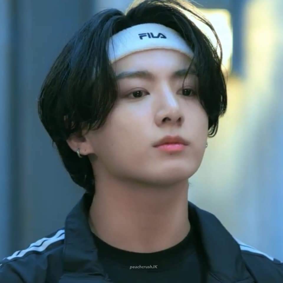 Detail Foto Jungkook Pakai Headband Nomer 23