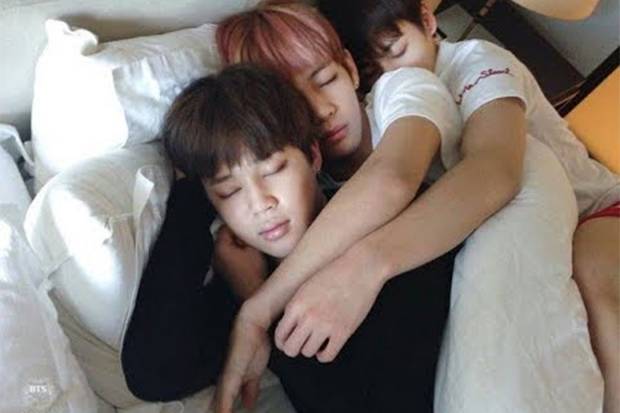 Detail Foto Jungkook Saat Tidur Nomer 31