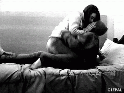Making Out Gif - KibrisPDR
