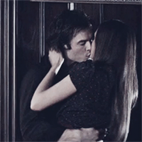 Detail Making Out Gif Nomer 14