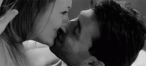 Detail Making Out Gif Nomer 15