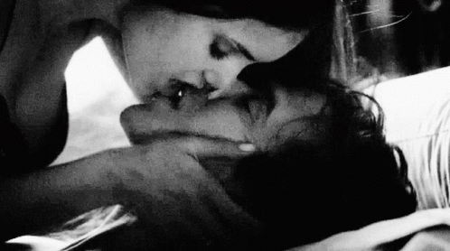 Detail Making Out Gif Nomer 17