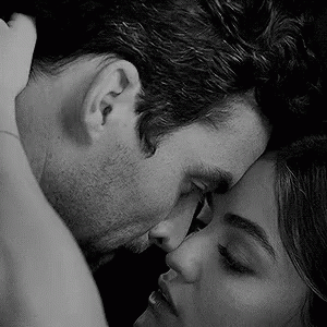 Detail Making Out Gif Nomer 24