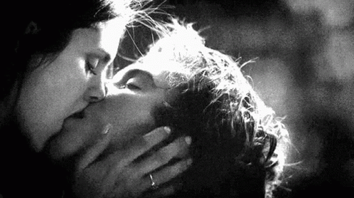 Detail Making Out Gif Nomer 26