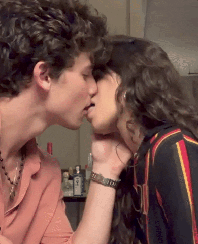 Detail Making Out Gif Nomer 30