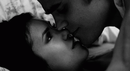 Detail Making Out Gif Nomer 31