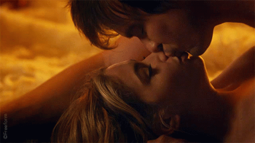 Detail Making Out Gif Nomer 32