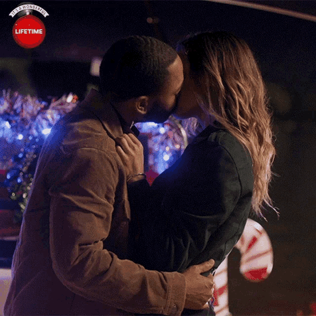 Detail Making Out Gif Nomer 5